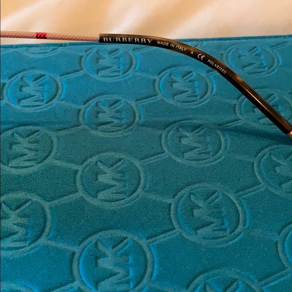 New BURBERRY - Picture 4 of 7